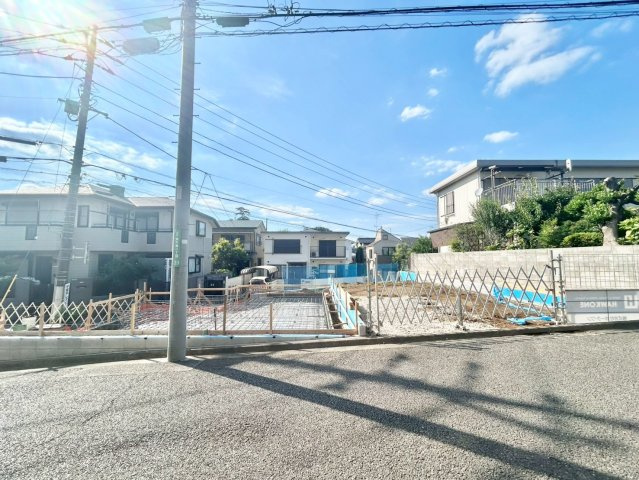 練馬区東大泉2丁目　新築戸建　残1棟の外観|2026.06.06撮影

現地ご見学希望・資料請求などお気軽にお問い合わせ下さい！
03-5990-5201
