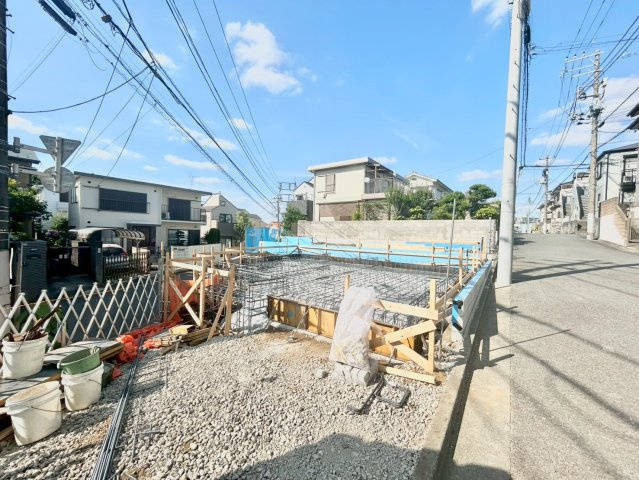 練馬区東大泉2丁目　新築戸建　残1棟の外観|2026.06.06撮影

現地ご見学希望・資料請求などお気軽にお問い合わせ下さい！
03-5990-5201