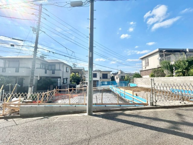 練馬区東大泉2丁目　新築戸建　残1棟の外観|2026.06.06撮影

現地ご見学希望・資料請求などお気軽にお問い合わせ下さい！
03-5990-5201