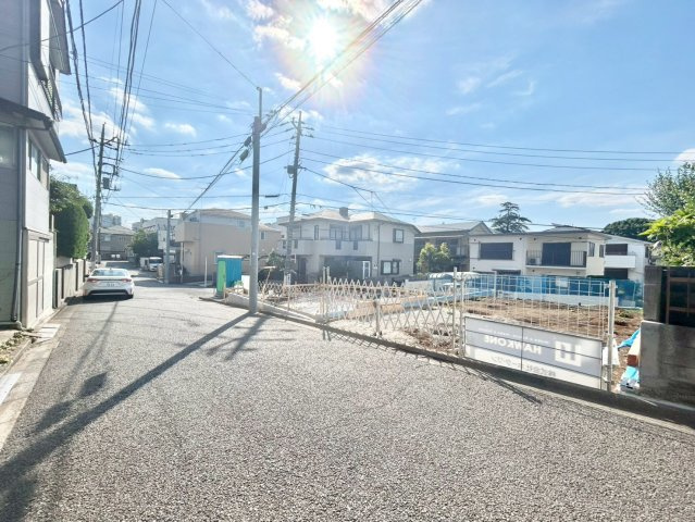 練馬区東大泉2丁目　新築戸建　残1棟の前面道路含む現地写真|2026.06.06撮影

現地ご見学希望・資料請求などお気軽にお問い合わせ下さい！
03-5990-5201
