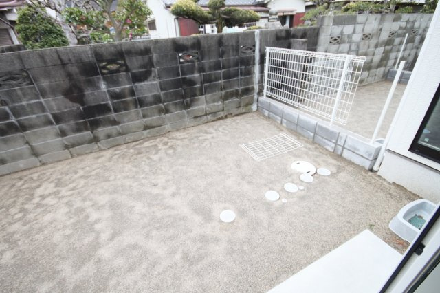 シャレー山手台の庭