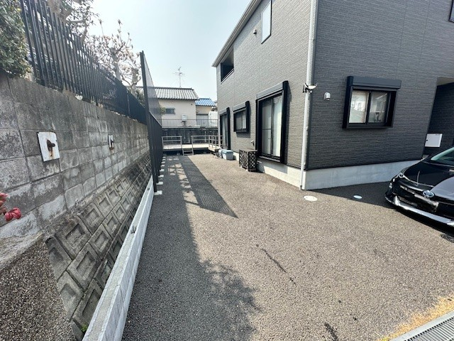 北葛城郡上牧町松里園2丁目　中古戸建のその他|4台分の駐車も可能です