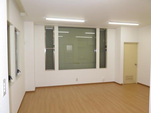 西鶴間貸店舗の内装