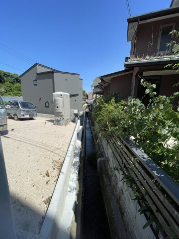 古江東町（C）　土地の外観|西側には水路があります。