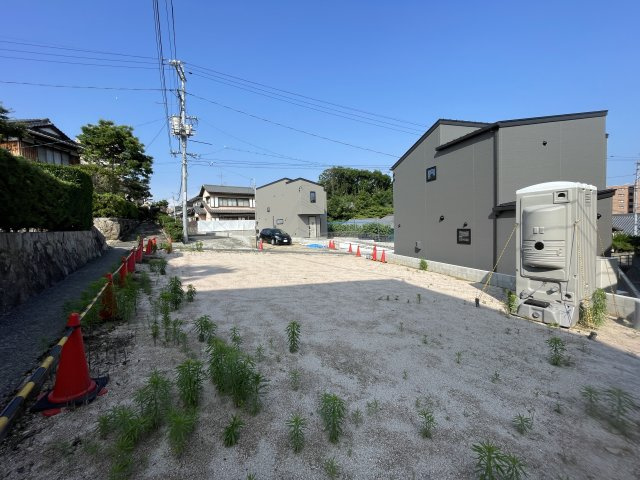 古江東町（C）　土地の外観|東側道路、北側里道、西側水路のため、周辺建物と距離が保たれているため、陽当り風通しが良好な敷地です。