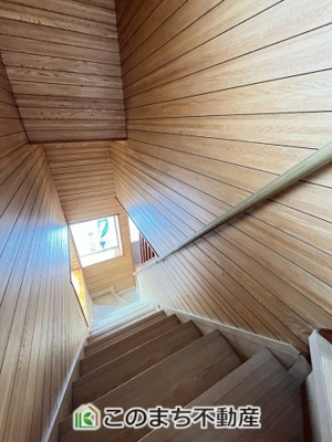 【設備】 | KEM小山市西城南1期 | 手すり付きで小さなお子様にも安心の階段スペースです☆
