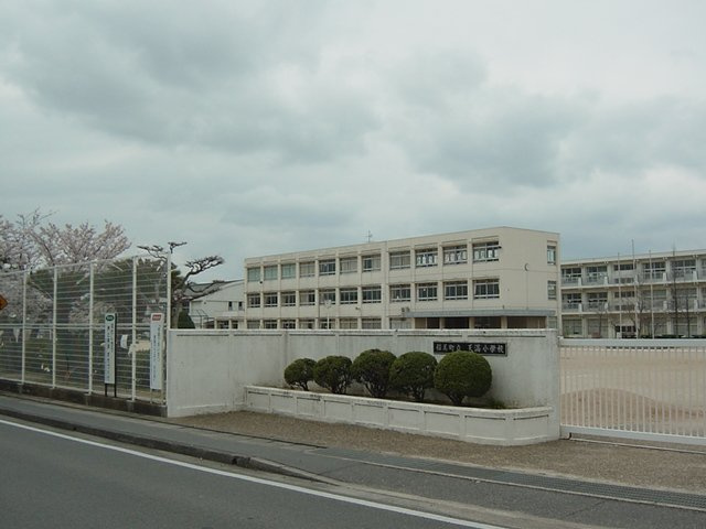 アニヴェルセルⅡの周辺|稲美町立天満小学校まで425ｍ