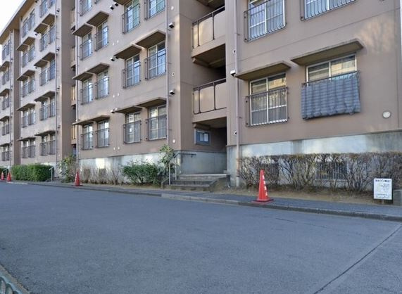 【中古マンション】若葉グリーンハイツD号棟のエントランス|清潔なエントランスです