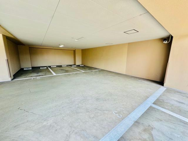 ネバーランド姫路駅前の駐車場