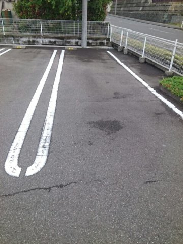 クレディ　フル－ル　Ａの駐車場