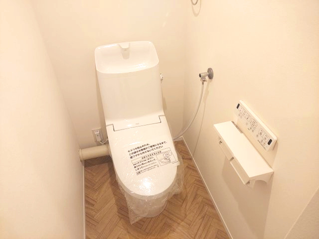 逆瀬川グリーンハイツA棟のトイレ|温水洗浄便座付き