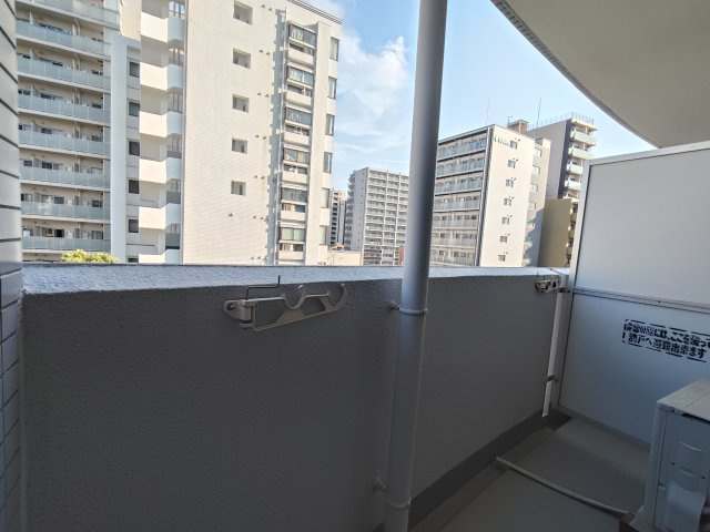 神戸多聞マンションのバルコニー|暖かな日差しのふりそそぐバルコニー