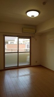 アヴニール東雲の居間・リビング|ゆったりとした居間です