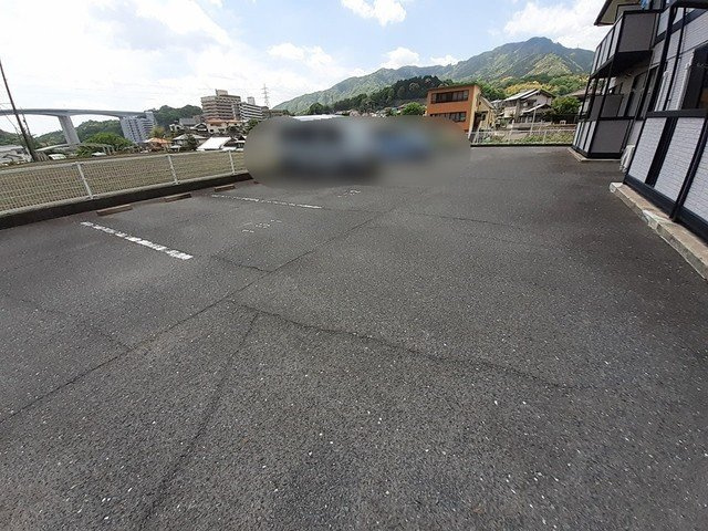 リバ－サイドコ－トの駐車場|駐車場があります