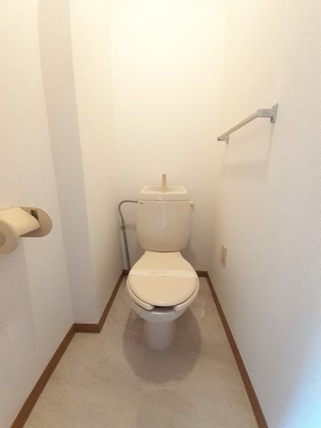 リバ－サイドコ－トのトイレ|清潔感のあるトイレです