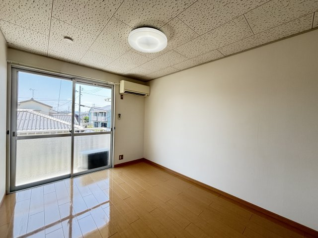 ヴィレッジ生田の洋室