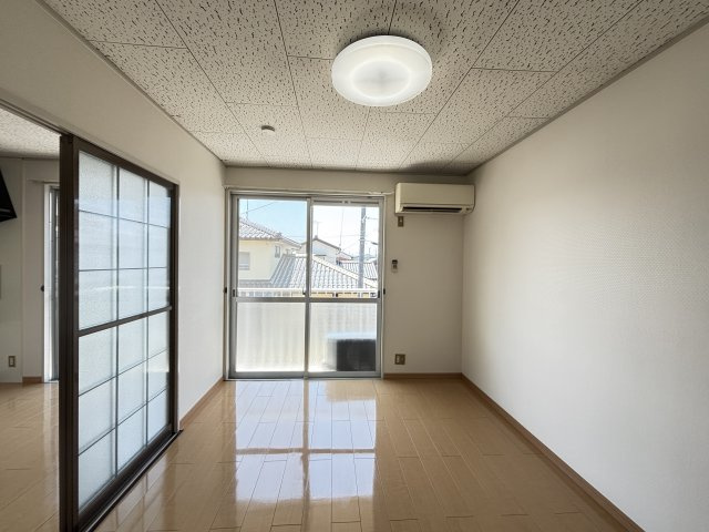 ヴィレッジ生田の洋室