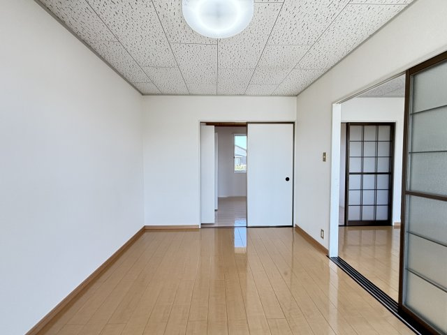 ヴィレッジ生田の洋室