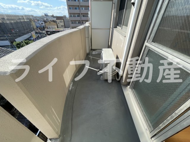 アプリコットこさかのバルコニー|外からの目が気にならないバルコニーで洗濯物が干せます