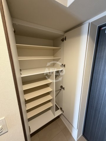 アーバングランデ新大阪(コンフォリア・リヴ新大阪西宮原ソルテラス)の収納|シューズボックス