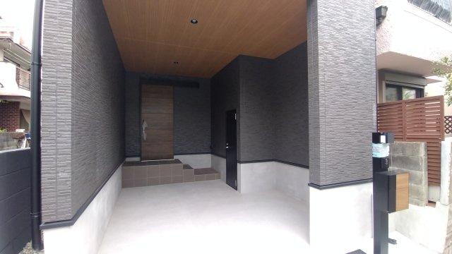 尼崎市稲葉荘　新築戸建の駐車場