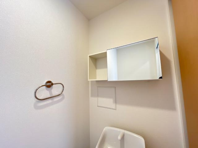 フェリーチェ宮内のトイレ|ミラーキャビネット