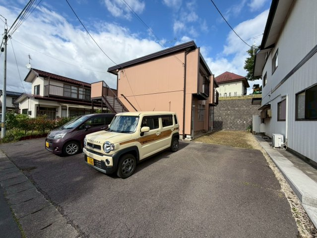 森宿ハイツの駐車場