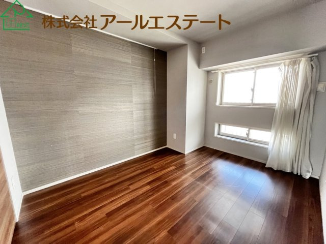 ポレスター姫路ザ・レジデンス　　JR「姫路駅」徒歩9分の洋室