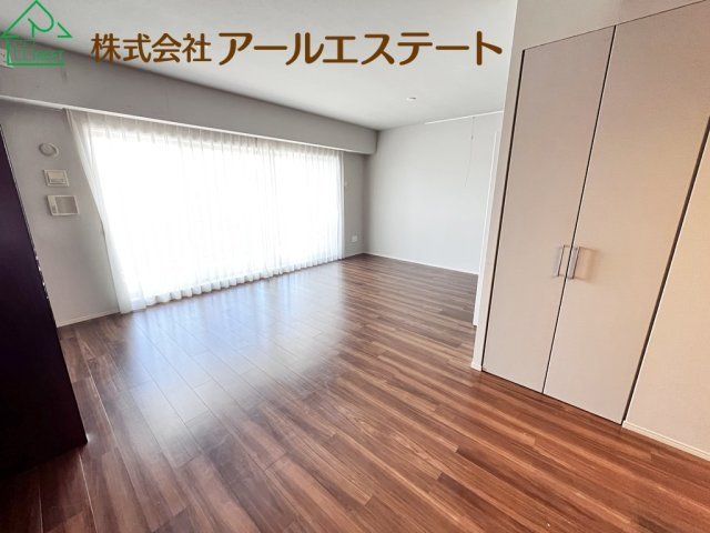 ポレスター姫路ザ・レジデンス　　JR「姫路駅」徒歩9分の洋室