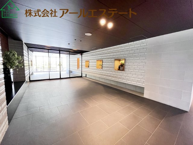 ポレスター姫路ザ・レジデンス　　JR「姫路駅」徒歩9分のエントランス