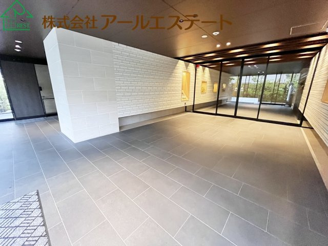 ポレスター姫路ザ・レジデンス　　JR「姫路駅」徒歩9分のエントランス