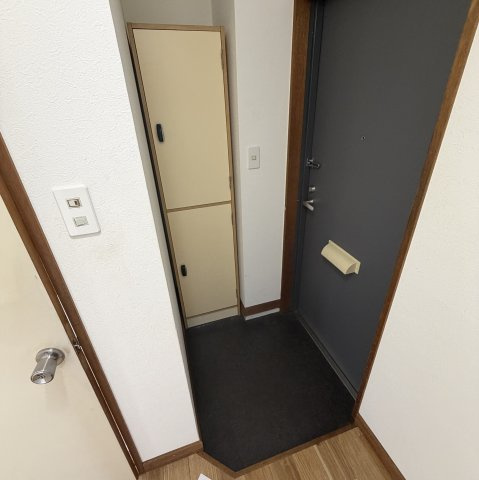 ビレッジアートむろらんの玄関