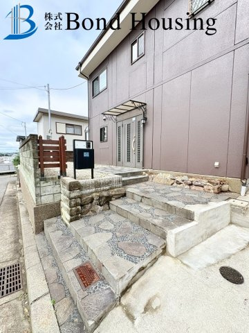 内外装リフォーム済み　白水1丁目　中古戸建の前面道路含む現地写真