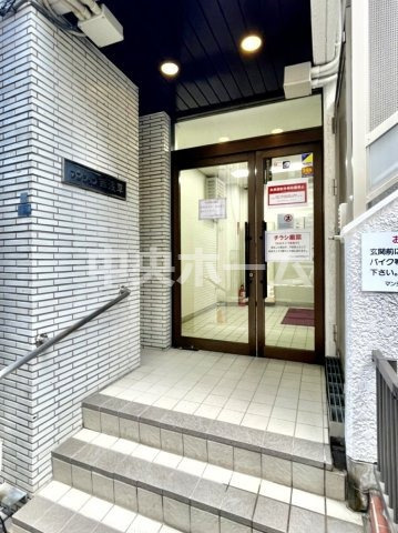 マンション西浅草のエントランス|【エントランス】マンションのエントランスは、その物件の印象を決める、顔とも言える場所です。毎日通る場所ですからきれいなのが良いです。