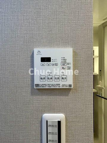 マンション西浅草の内装|【浴室乾燥機】暖房・冷風・換気・乾燥が可能です。毎日を快適に過ごせるうれしい機能が揃っています。雨の日の洗濯物も安心です。