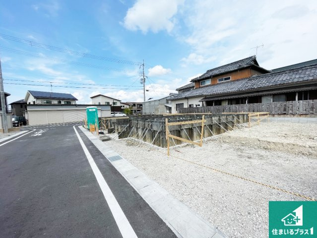 ★29(土)30(日)現地見学可能！★東近江市中野町　全2邸の前面道路含む現地写真|周辺は落ち着いた街並みの住宅地！子育てがしやすい住環境です！まだ未完成ですが、現地でしかわからない事もございます。是非一度ご覧ください。