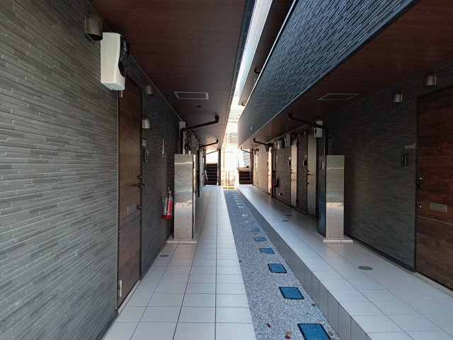 川崎市麻生区百合丘１丁目のアパートのエントランス|建物の内部です
