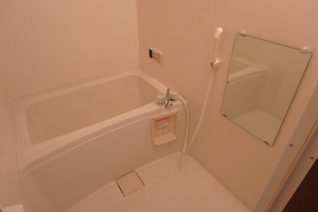 セジュール砂川の浴室|別部屋反転間取のお写真になります。参考にご覧くださいませ。