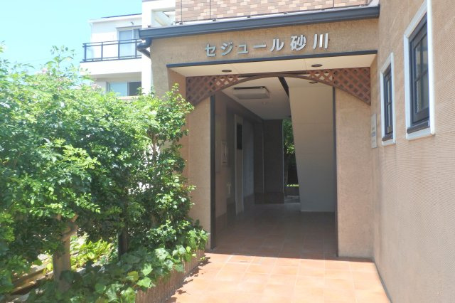 セジュール砂川のエントランス