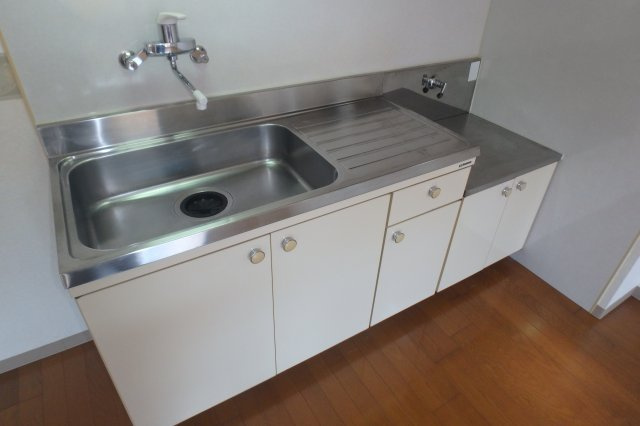セジュール砂川のキッチン|別部屋反転間取のお写真になります。参考にご覧くださいませ。