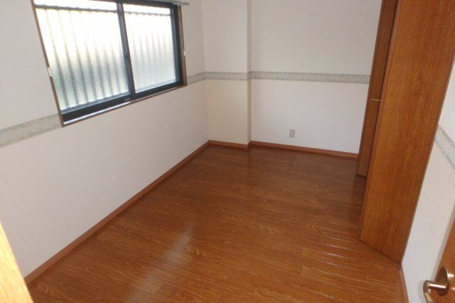 セジュール砂川の寝室|別部屋反転間取のお写真になります。参考にご覧くださいませ。