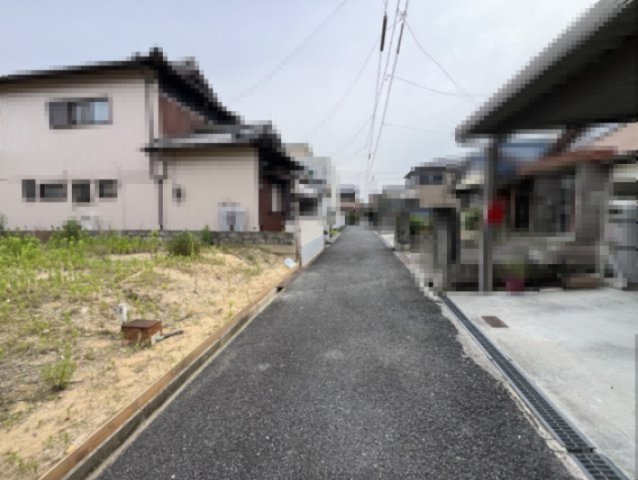 四日市市茂福町 売土地の前面道路含む現地写真