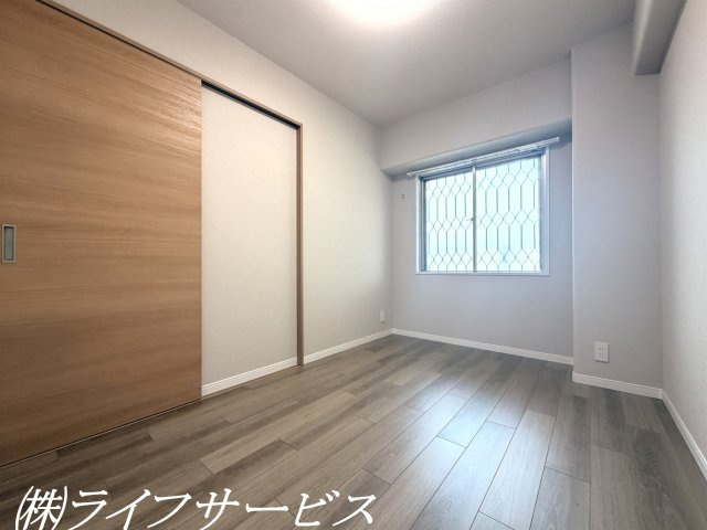 【洋室】 | 野中北スカイハイツ | 玄関側洋室／クローゼット有