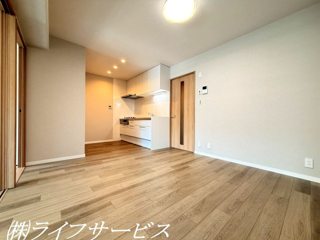 【居間・リビング】 | 野中北スカイハイツ | リビングルーム／室内は全面リフォーム済につきすぐのご入居が可能です！ペットと一緒に暮らせるマンション！