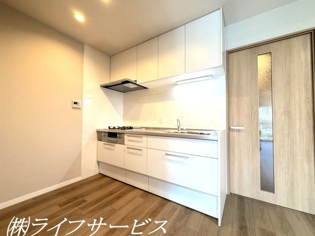 【キッチン】 | 野中北スカイハイツ | システムキッチン新調／３口ガスコンロでお料理もらくらく！収納部分も充実！