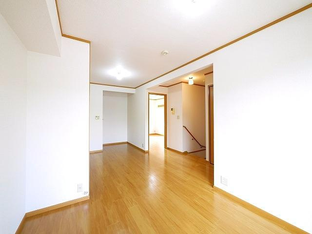 アンソレイエ　（小瀬町）の居間・リビング|ゆったり過ごせる居間です