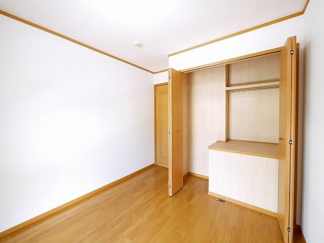 アンソレイエ　（小瀬町）の寝室|ゆったりした洋室です
