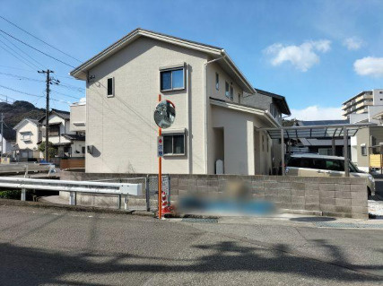 「サンルーム＆ウッドデッキ付」高知市神田　中古一戸建ての前面道路含む現地写真|小さなお子様がいても安心な、見通しの良い道路。