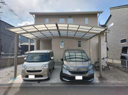 「サンルーム＆ウッドデッキ付」高知市神田　中古一戸建ての駐車場|ファミリーカーもゆったり2台駐車可能です◎
