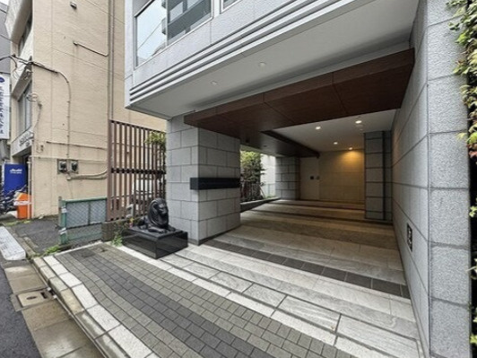 ライオンズ千代田岩本町ミレスーKDAのエントランス|落ち着いたエントランスです